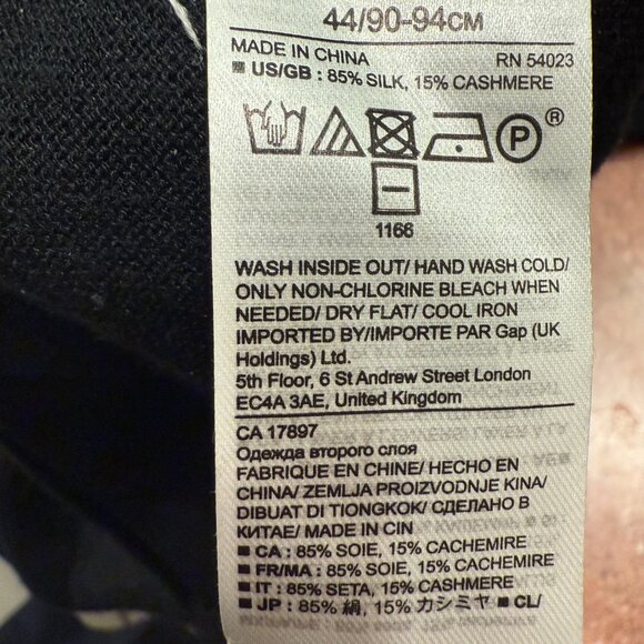 Banana Republic Lux Silk Cashmere V-Neck Sweater in Black, Medium - Picture 2 of 4